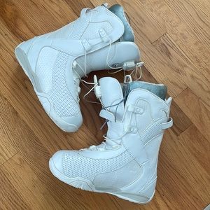 Ride Snowboard Boots Women’s 6